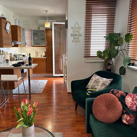 Cozy Apartment With Nice Balcony Seating, 9Th Floor, Parking Bratislava Esterno foto