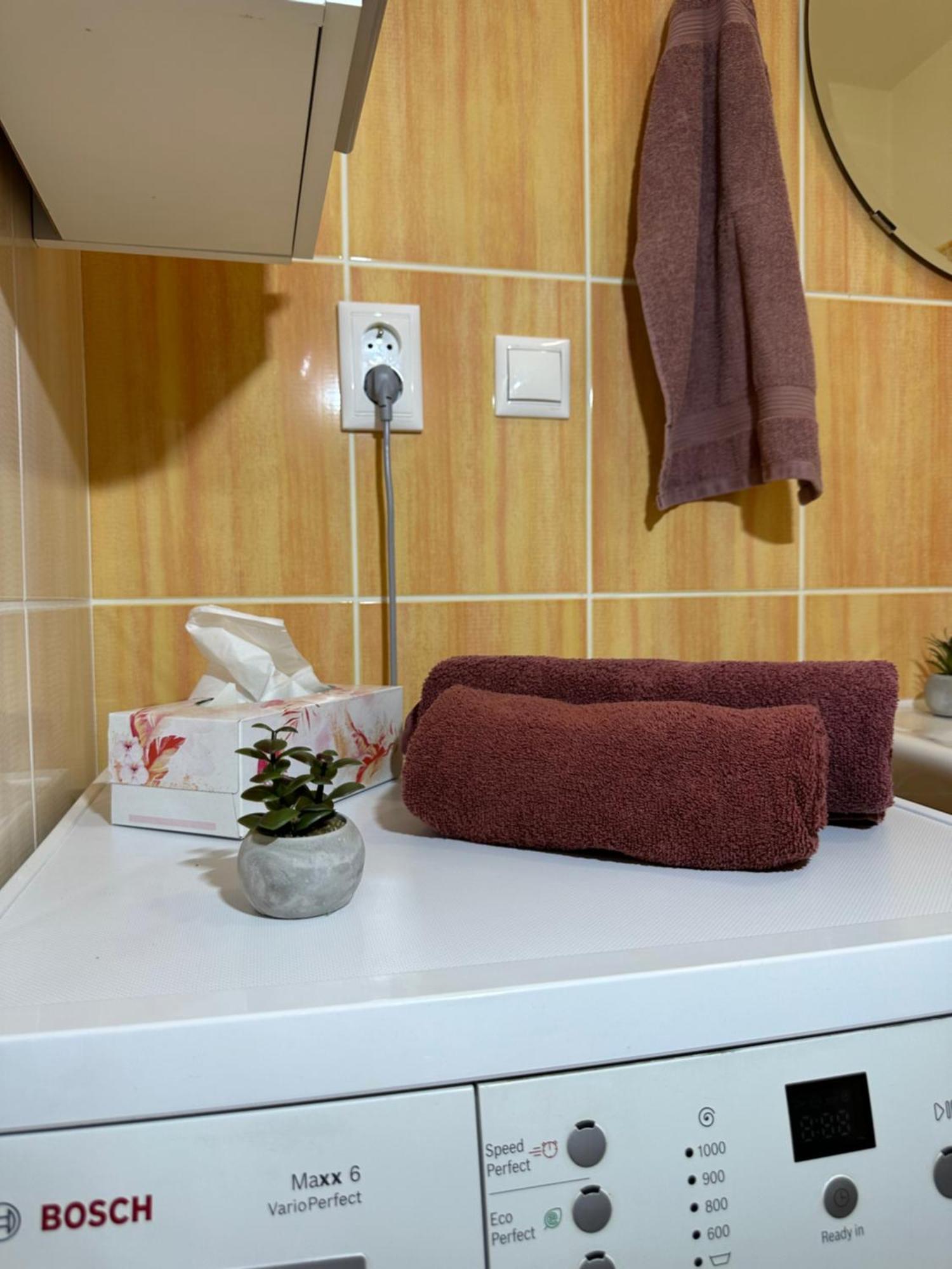 Cozy Apartment With Nice Balcony Seating, 9Th Floor, Parking Bratislava Esterno foto
